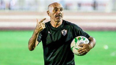 باتشيكو يتابع لقاء القمة 125 من المقصورة الرئيسية (فيديو)