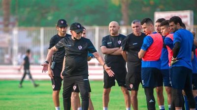 فيريرا يعقد جلسة مطولة مع لاعبي الزمالك قبل المران