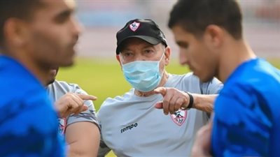 فيريرا يعقد جلسة مع الوردي وإبراهيما نداي على هامش مران اليوم