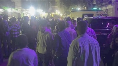 استخراج شخصين من أسفل عقار إمبابة المنهار