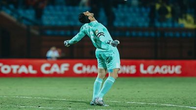 محمد الشناوي يحيي حراس الزمالك ومدرب الأبيض