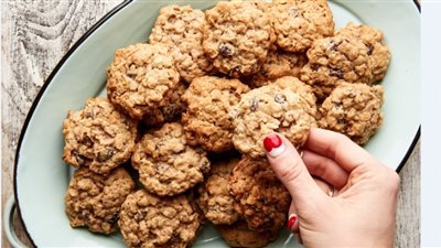 طريقة عمل كوكيز بالقرفة وعين الجمل بمكونات بسيطة