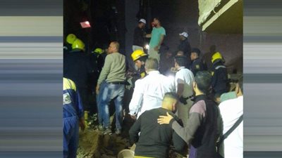 النيابة تعاين موقع انهيار عقار إمبابة