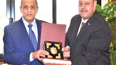 وزير الطيران: أهمية العنصر البشرى الذى يعد محركاً للعملية الإنتاجية داخل منظومة الطيران