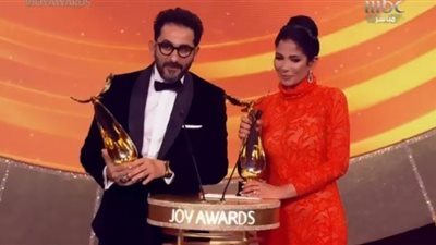أحمد حلمى ومنى زكى يحصدان جائزة صناع الترفيه الفخرية في حفل Joy Awards
