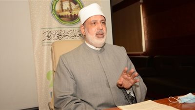 الأزهر يحسم الجدل حول إلزام المرأة خدمة زوجها وإرضاع أبنائها