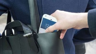 ضبط المتهمين بسرقة هاتف محمول من فتاة في القاهرة