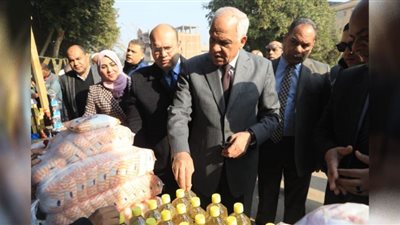 محافظ الجيزة يتفقد معارض 