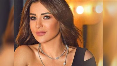 ماجي بو غصن تستعرض أنوثتها بفستان شفاف في Joy Awards 2023