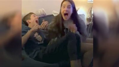 مصاب بشلل دماغي يدرس الطب بجامعة هارفارد| شاهد