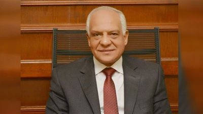 محافظ الجيزة يعتمد حركة ترقيات لـ١٥٦١ موظفًا