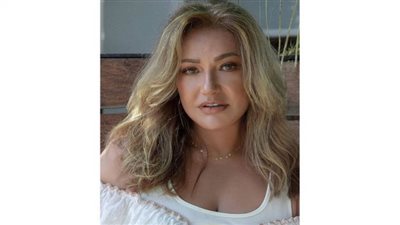 ليلى علوي بفستان مرصع بالكريستال في Joy Awards.. صور