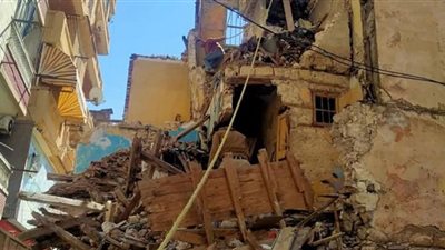 تفاصيل انهيار أجزاء من عقار بالإسكندرية