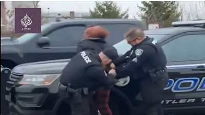 الشرطة الأمريكية تعتدي على امرأة إفريقية.. السبب صادم 