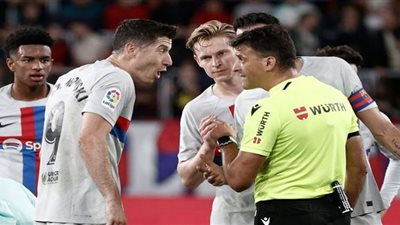 3 بطاقات حمراء في مسيرة ليفاندوفسكي
