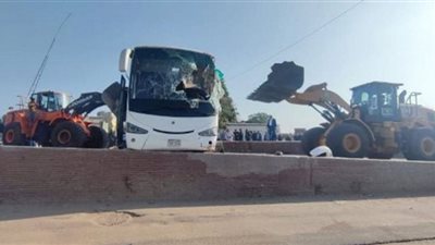 محافظ الشرقية يُتابع الحالة الصحية لمصابي حادث تصادم قطار بأتوبيس |صور