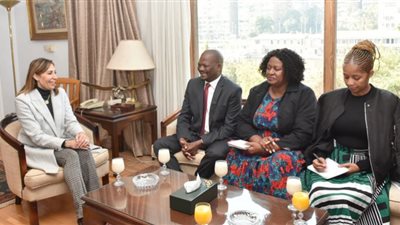 وزيرة الثقافة تبحث مع وفد من جنوب أفريقيا أطر التعاون المشترك