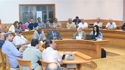 القاهرة للمسرح التجريبي يناقش 