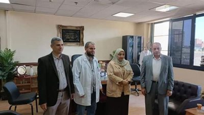 مدير التأمين الصحى يطمئن على مصابي حادث قطار الشرقية