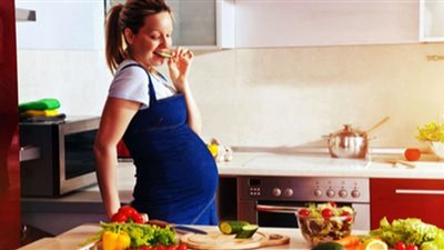 أطعمة ممنوعة على الأمهات أثناء الحمل.. دراسة تكشف سرًا خطيرًا