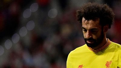 مهاجم ليفربول يُدافع عن محمد صلاح