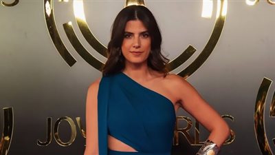 شاهد.. كارمن بصيبص تتألق على السجادة الحمراء بـ Joy Awards