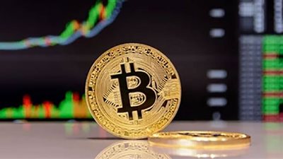 بيتكوين تهبط دون 17 ألف دولار