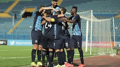 بيراميدز يضرب نيجليك بثلاثية ويتأهل لدور المجموعات بالكونفدرالية