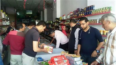 مداهمة مخزن سلع في القليوبية وضبط 4 أطنان زيت بدون بيانات صلاحية