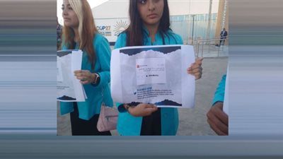 وقفة بقمة المناخ لدعم عمرو درويش بعد التجاوزات في حقه