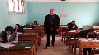 وكيل تعليم الإسماعيلية يتفقد عددًا من لجان الامتحانات