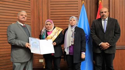 أبي قير للصناعات الهندسية تعقد اجتماعًا مع العاملات بالشركة