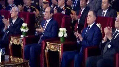 السيسي يشاهد فيلمًا تسجيليًا عن جهود الشرطة في مواجهة الإرهاب (شاهد)