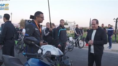 السيسي يشارك في ماراثون للدراجات خلال قمة المناخ (شاهد)