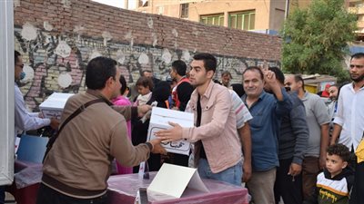 القوات المسلحة توزع مليونًا ونصف المليون حصة غذائية بنصف الثمن.. فيديو