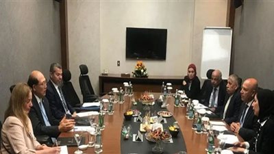 قناة السويس تحافظ على سلاسل الإمداد العالمية وسلامة الملاحة البحرية