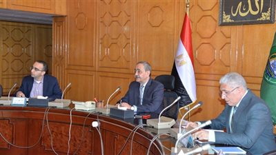 محافظ الإسماعيلية يوجه بالاستعداد المُبكر لبداية العام الدراسي وفصل الشتاء