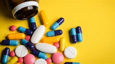 أدوية الكوليسترول والسكر تقلل خطر الإصابة بأمراض العين التنكسية (تفاصيل)