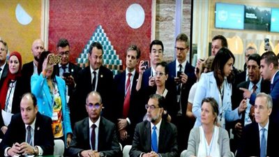 نائب وزير الإسكان يستعرض مشروعات مياه الشرب بمؤتمر المناخ