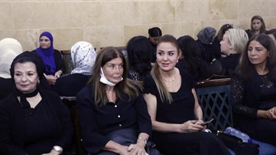 ميرفت أمين ونقيب الممثلين .. نجوم الفن في عزاء المخرج علي عبدالخالق