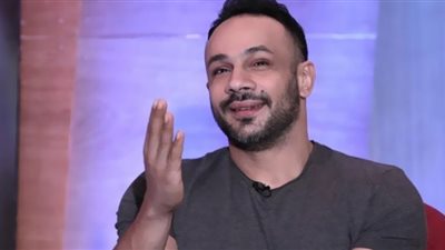 محمد عطية يحتاج زيارة طبيب نفسي (فيديو)