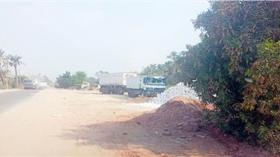 تعديات وردم ترعة المريوطية لبيع مواد البناء وقطع غيارات السيارات الخردة