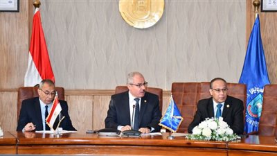 رئيس جامعة قناة السويس يترأس الاجتماع الثامن لإدارة ملف جامعة الإسماعيلية