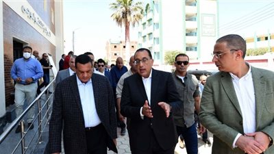 رئيس الوزراء يتابع تنفيذ مشروعات مبادرة 