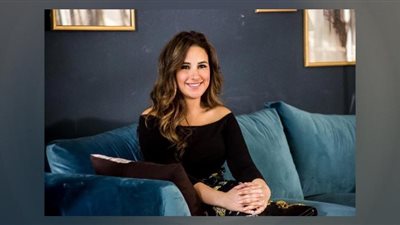 شيري عادل.. قمر بالورود الصغيرة فى شهر العسل| صور