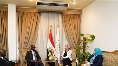 وزيرة البيئة تبحث مع رئيس اتفاقية الأمم المتحدة لمكافحة التصحر إطلاق مبادرة مشتركة