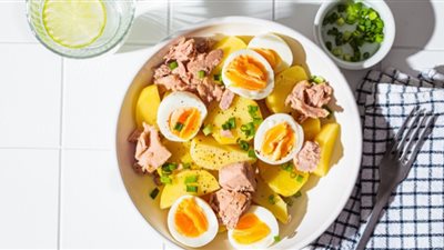 طريقة عمل سلطة التونة بالبطاطس والبيض| وجبة غذائية متكاملة