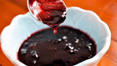 طريقة عمل صوص التوت الأحمر للحلويات