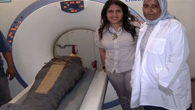 الأشعة المقطعية تكشف أسرار مومياء الصبي الذهبي