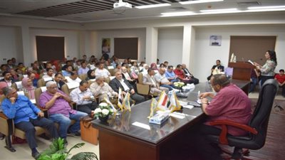 مياه سوهاج تكرم الموظفين الذين بلغوا سن المعاش